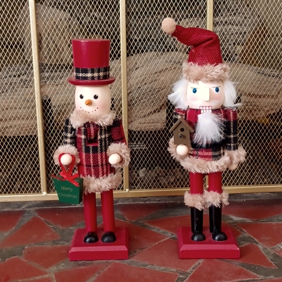 Nutcracker Set of 2. Decorative Wearing Faux Fur Trimmed Plaid. 10" - Picture 1 of 6